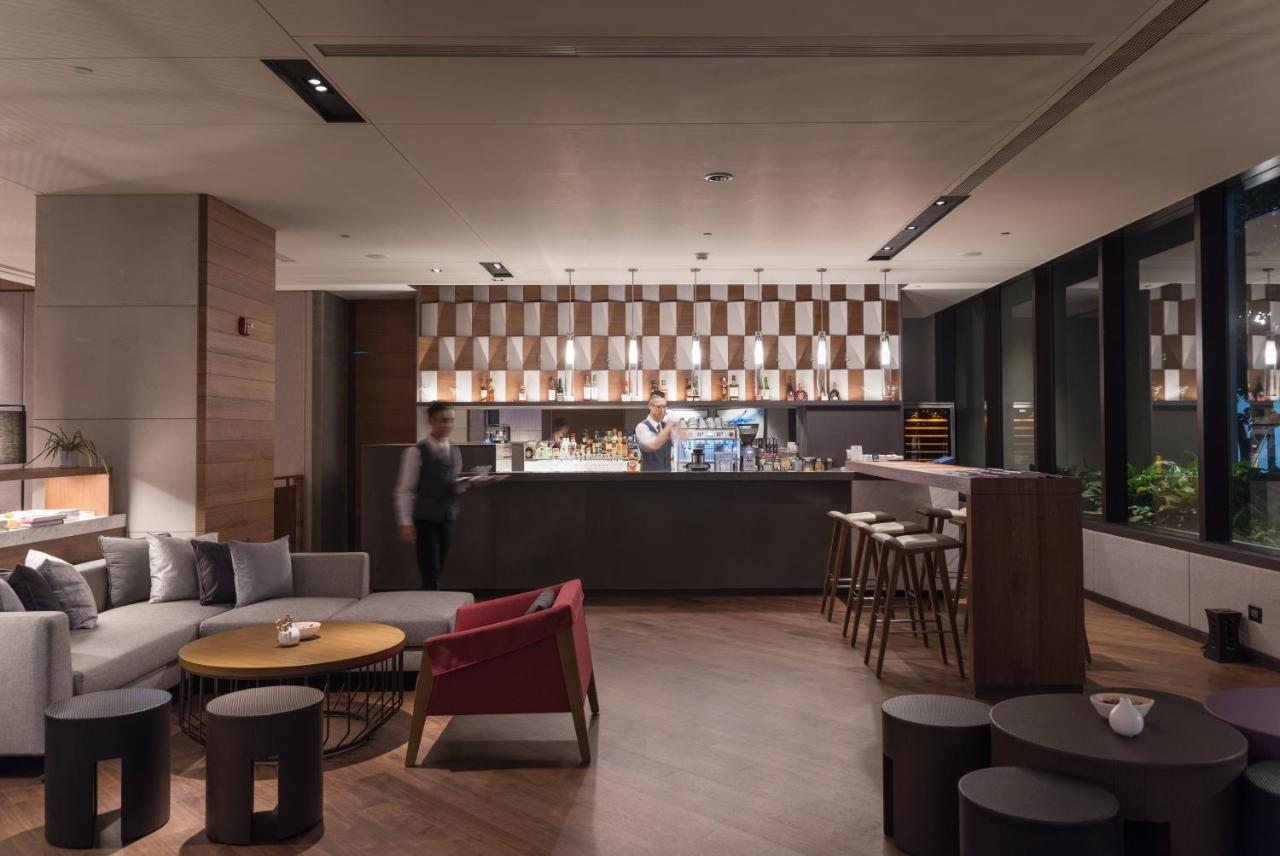 Hotel Crowne Plaza Tainan By Ihg Exterior foto The Lounge at Hong Kong International Airport