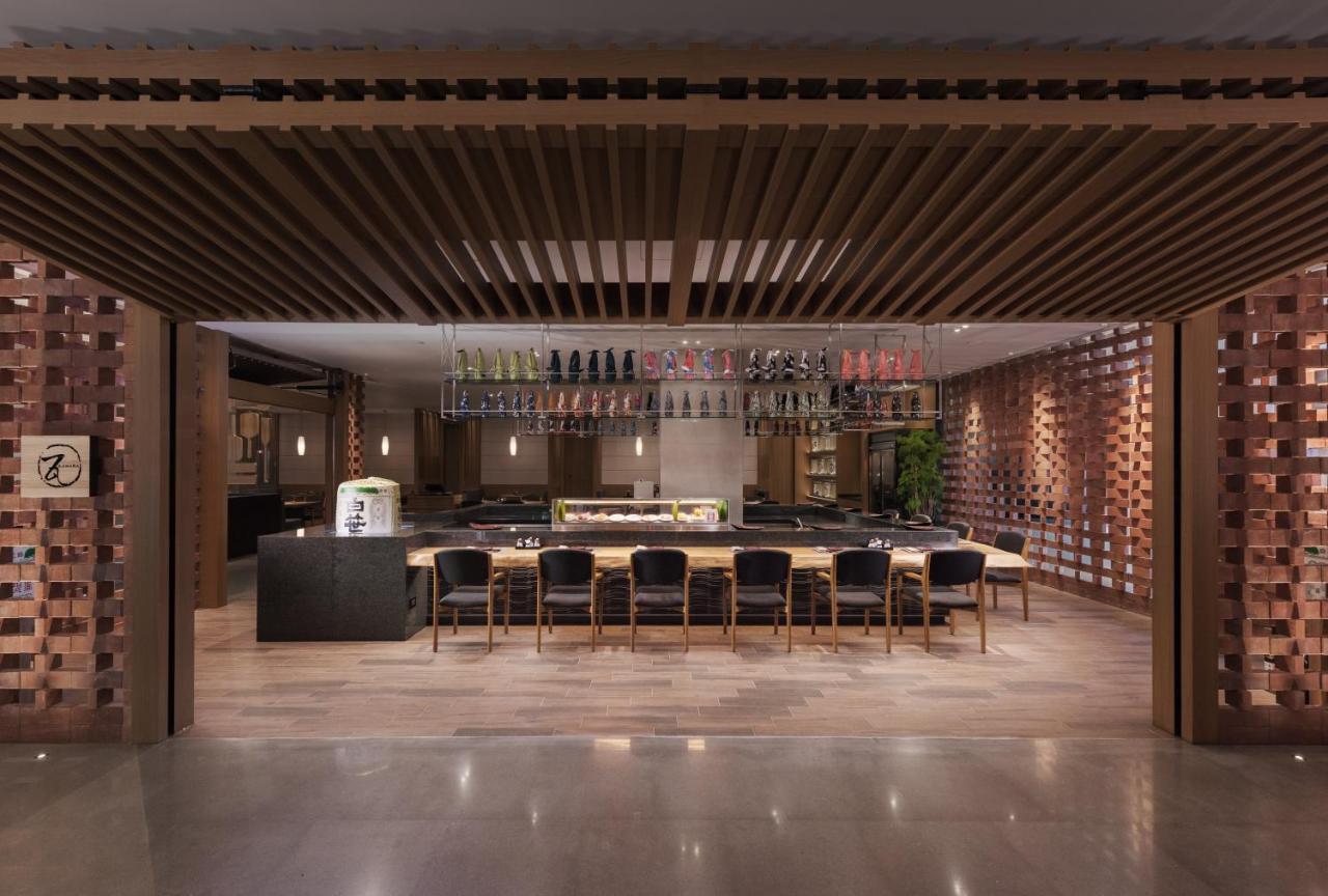 Hotel Crowne Plaza Tainan By Ihg Exterior foto The interior of the restaurant