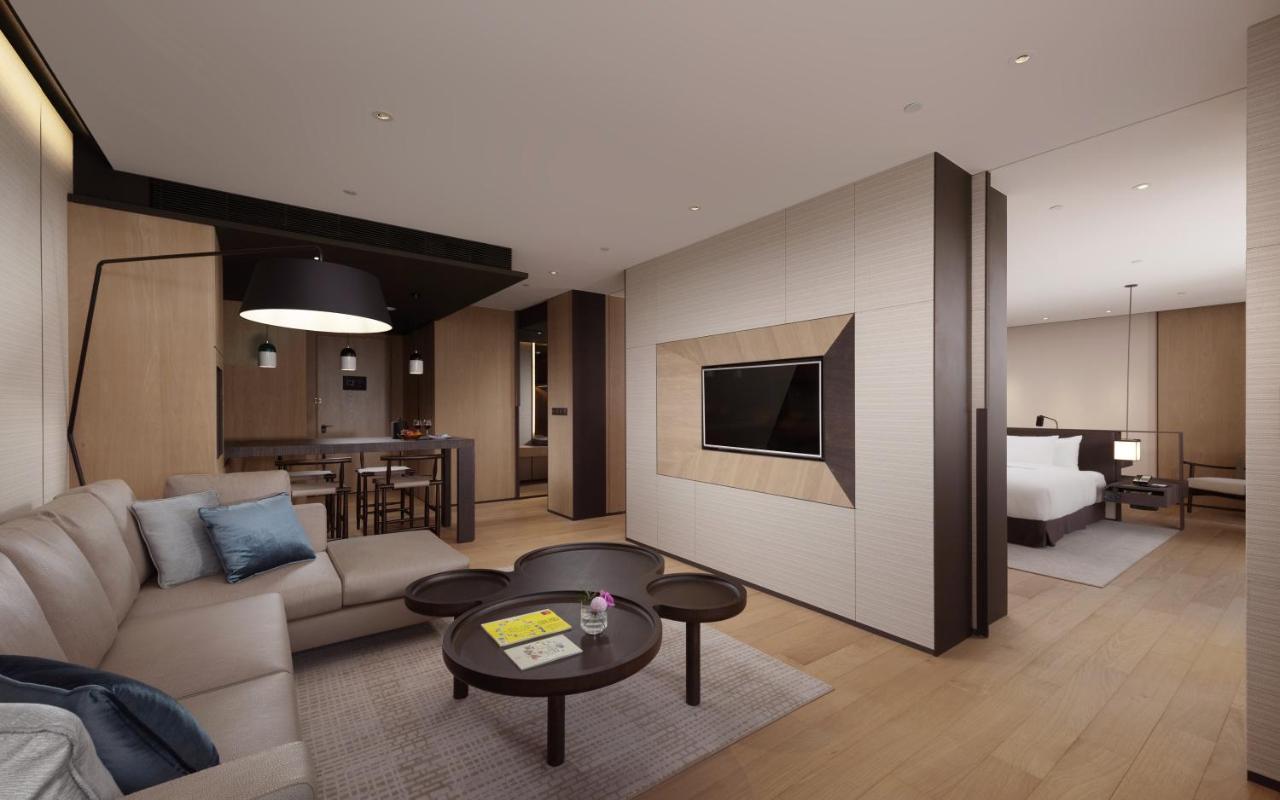 Hotel Crowne Plaza Tainan By Ihg Exterior foto A suite at the hotel