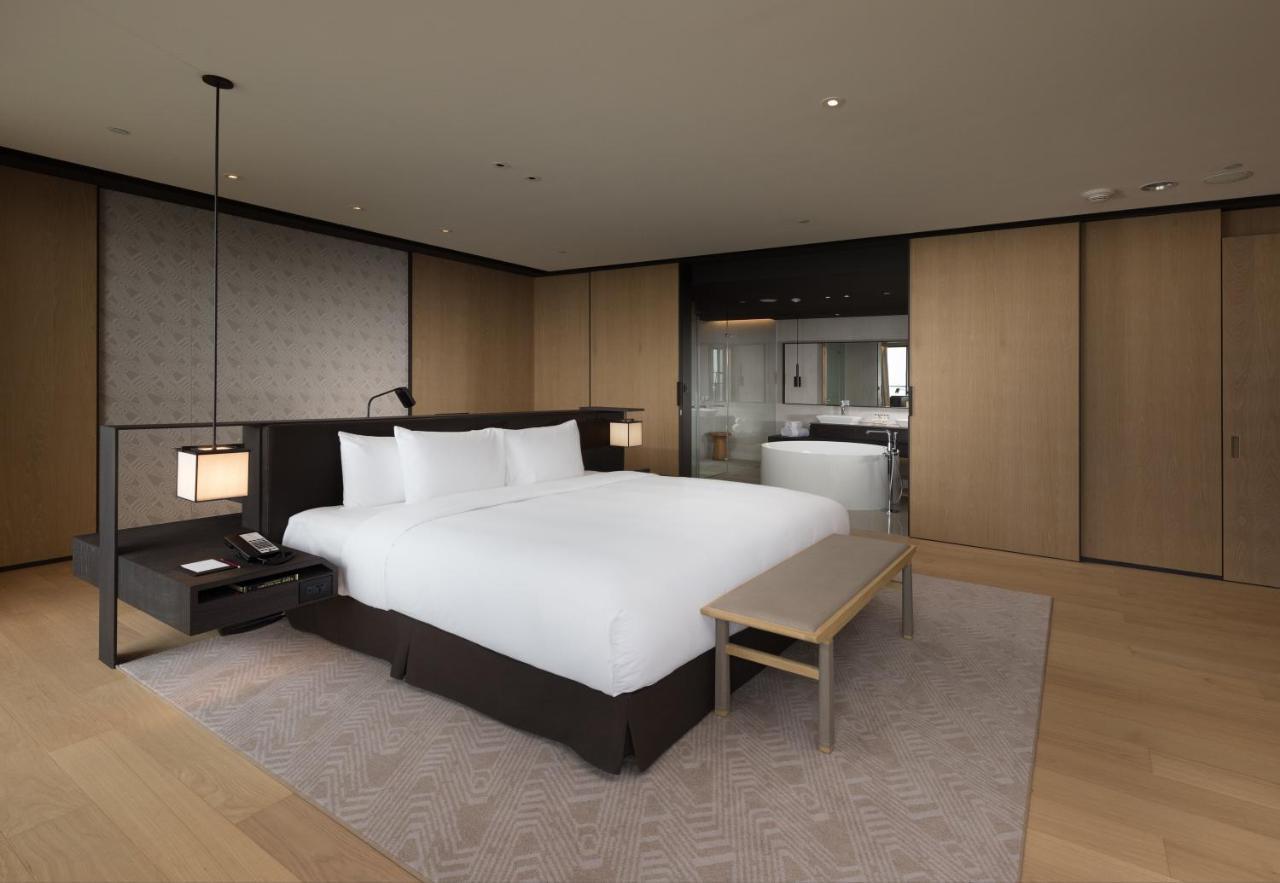 Hotel Crowne Plaza Tainan By Ihg Exterior foto A bedroom at The Hari