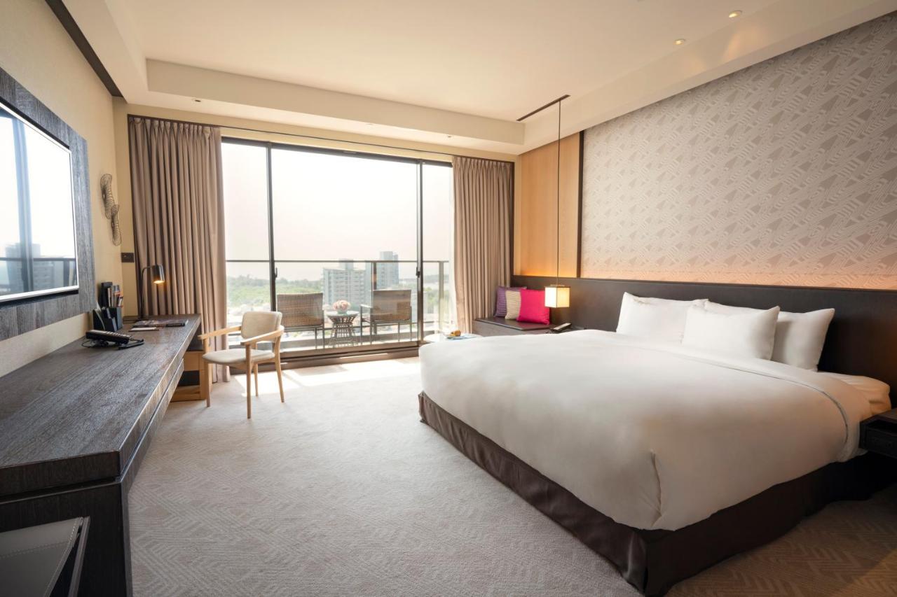 Hotel Crowne Plaza Tainan By Ihg Exterior foto Deluxe Room