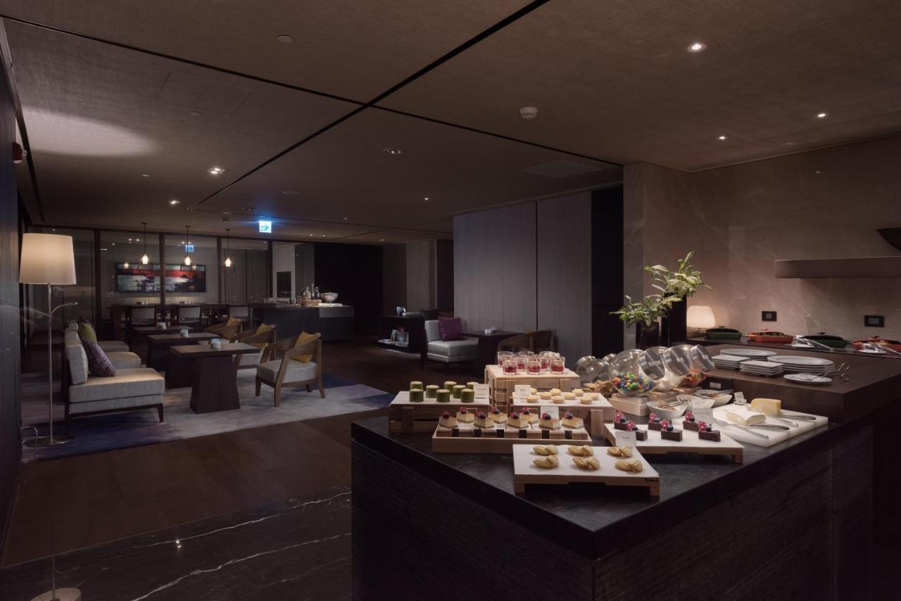 Hotel Crowne Plaza Tainan By Ihg Exterior foto The lounge at the airport