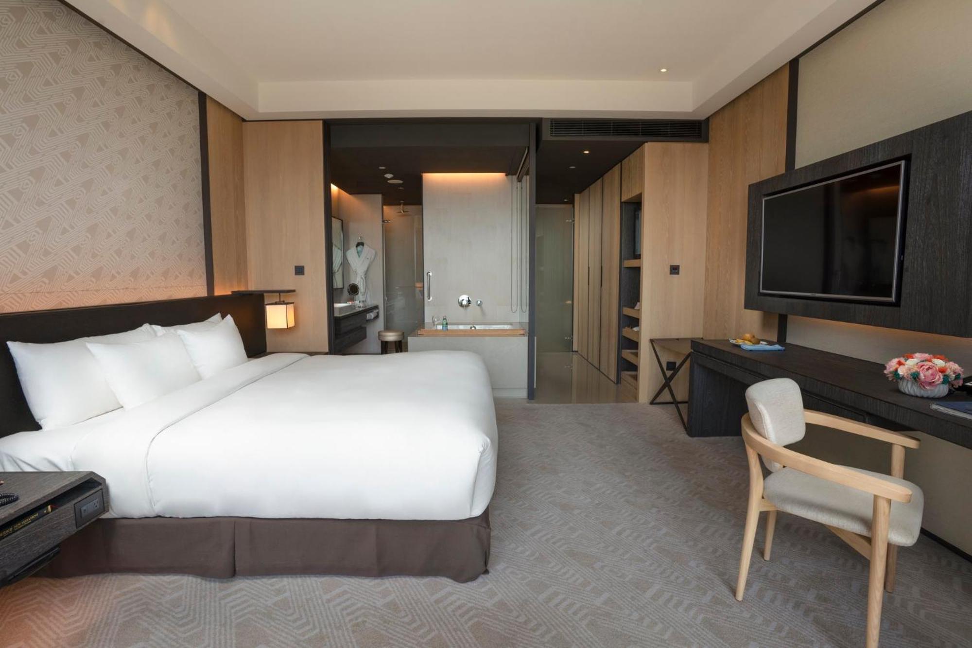 Hotel Crowne Plaza Tainan By Ihg Exterior foto Deluxe Room