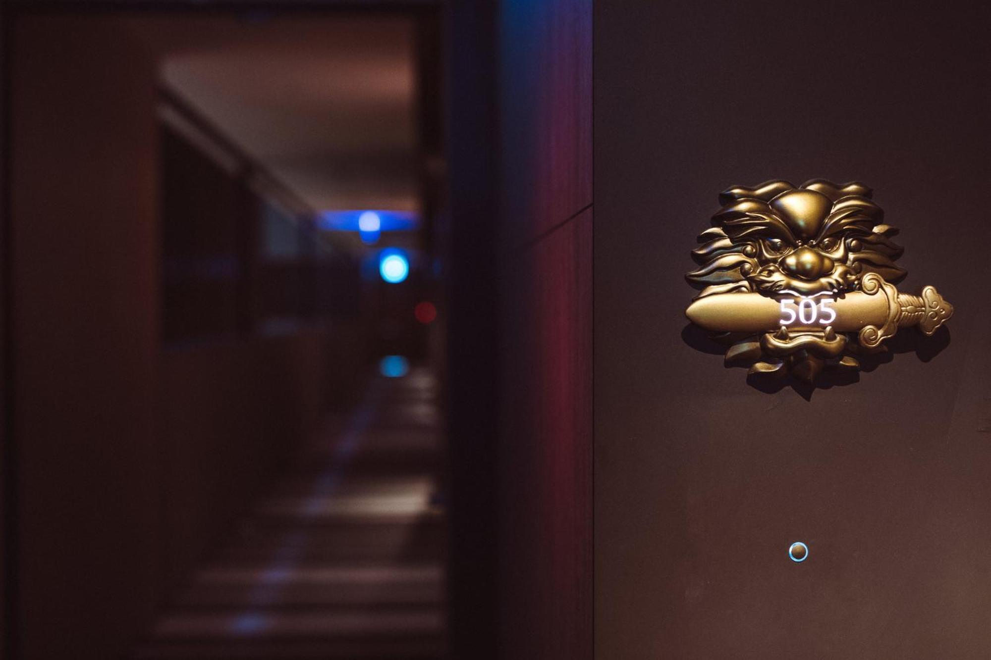 Hotel Crowne Plaza Tainan By Ihg Exterior foto A room in the hotel