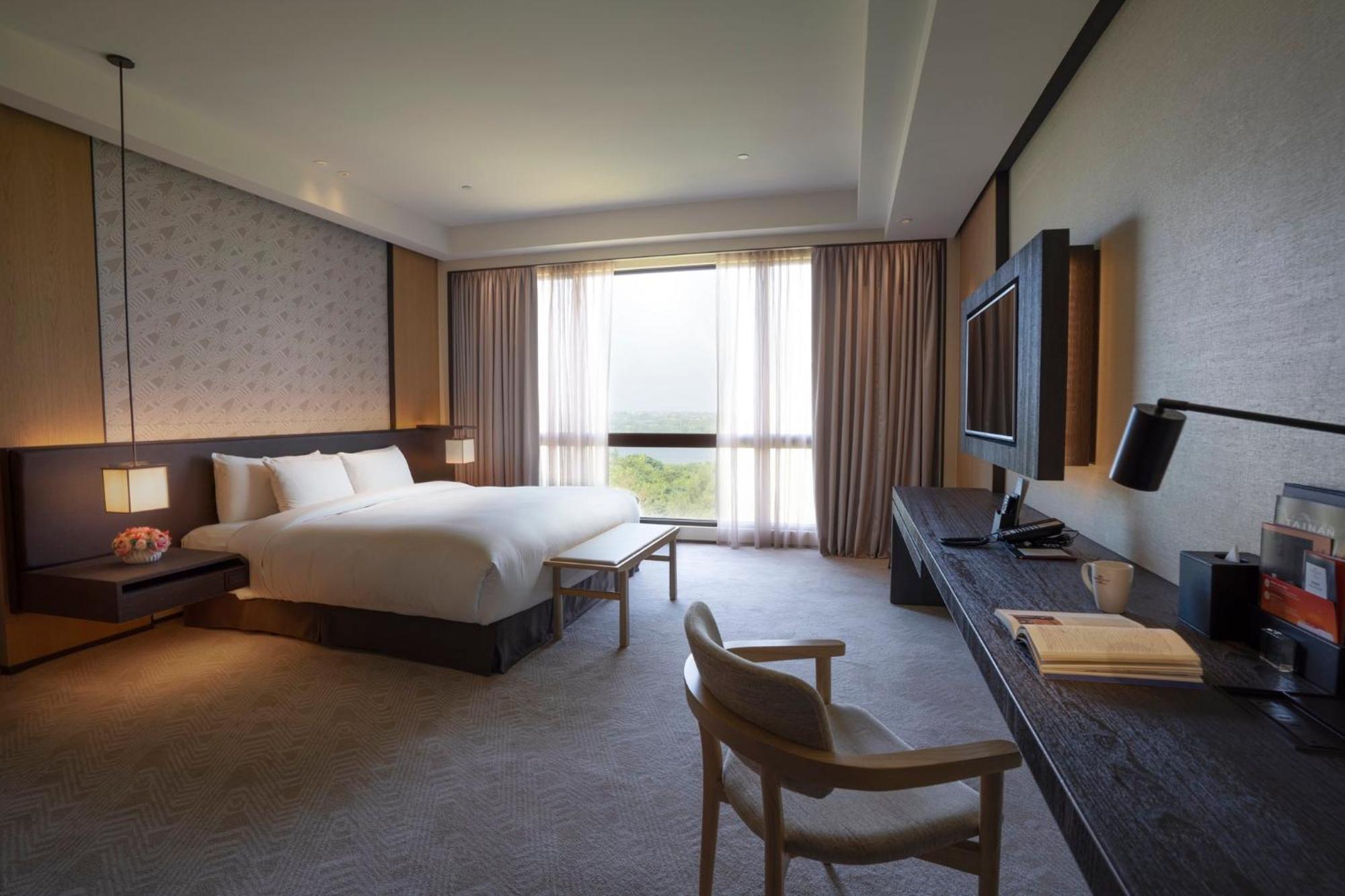 Hotel Crowne Plaza Tainan By Ihg Exterior foto Deluxe Room