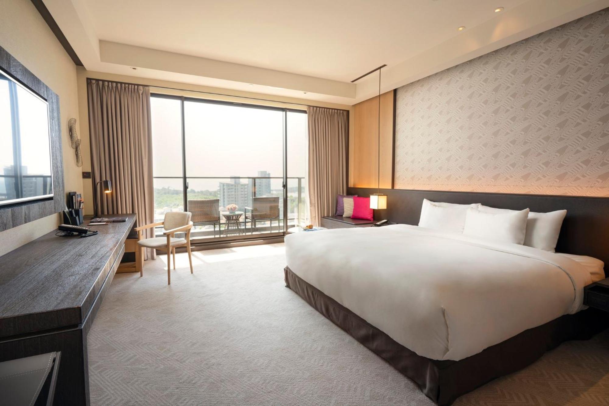 Hotel Crowne Plaza Tainan By Ihg Exterior foto Deluxe Room