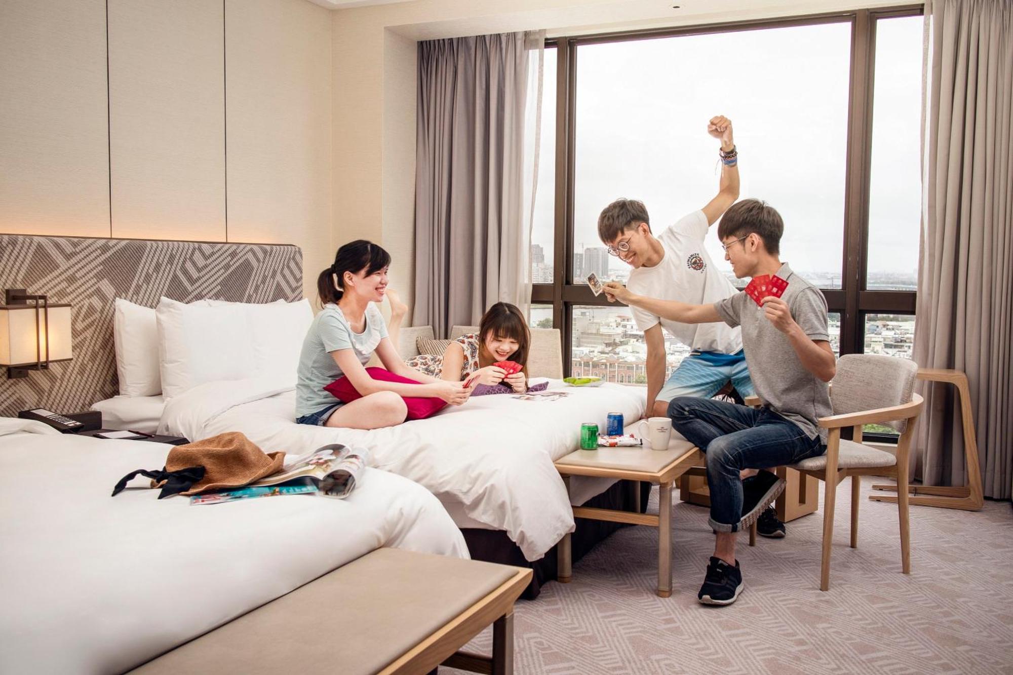 Hotel Crowne Plaza Tainan By Ihg Exterior foto Family room