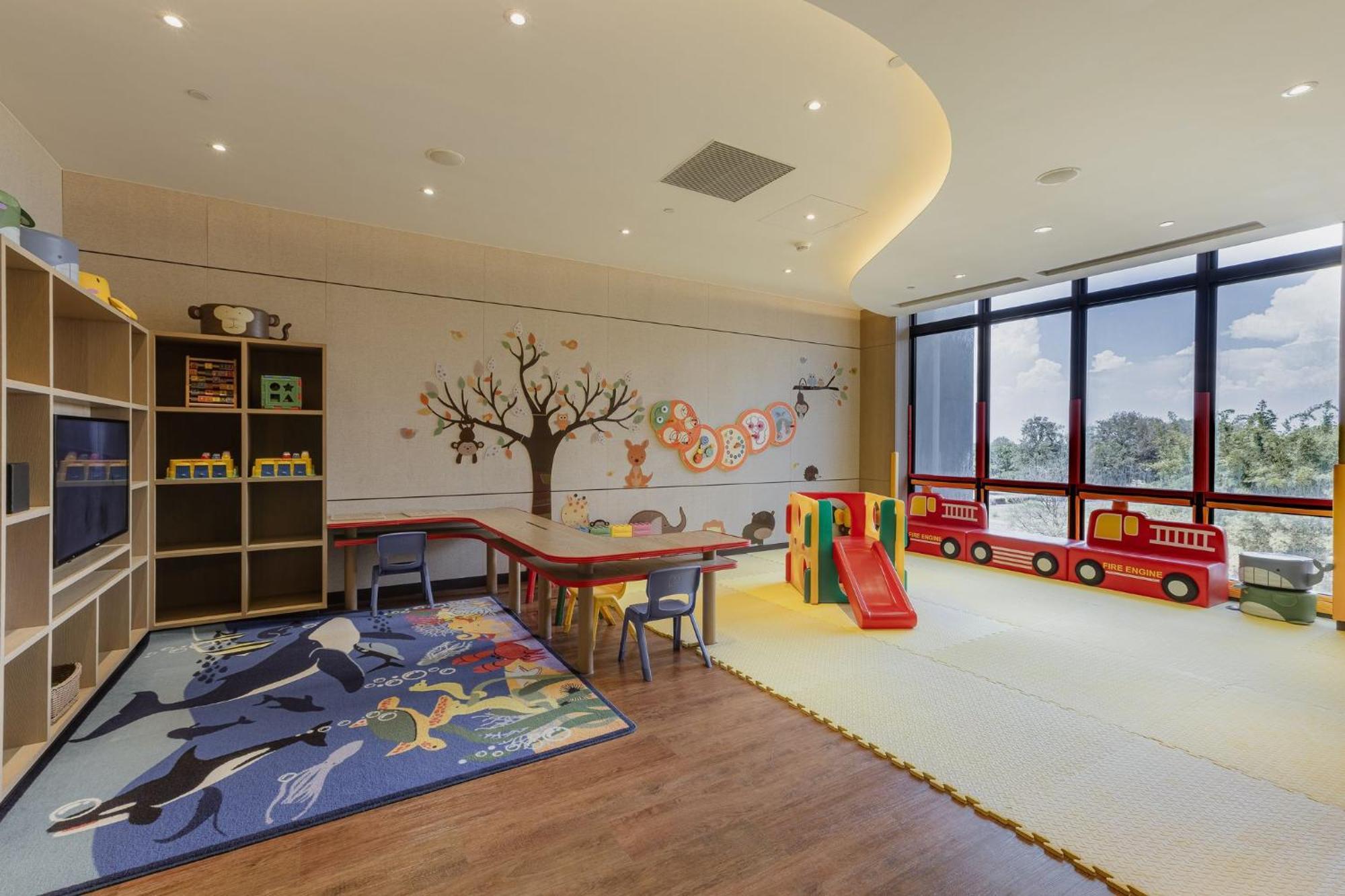 Hotel Crowne Plaza Tainan By Ihg Exterior foto Children's Hospital